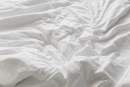 The Real Cost of Cheap Bedsheets: Why Low-Thread-Count Fabric Costs You More in Health and Replacement Over Time
